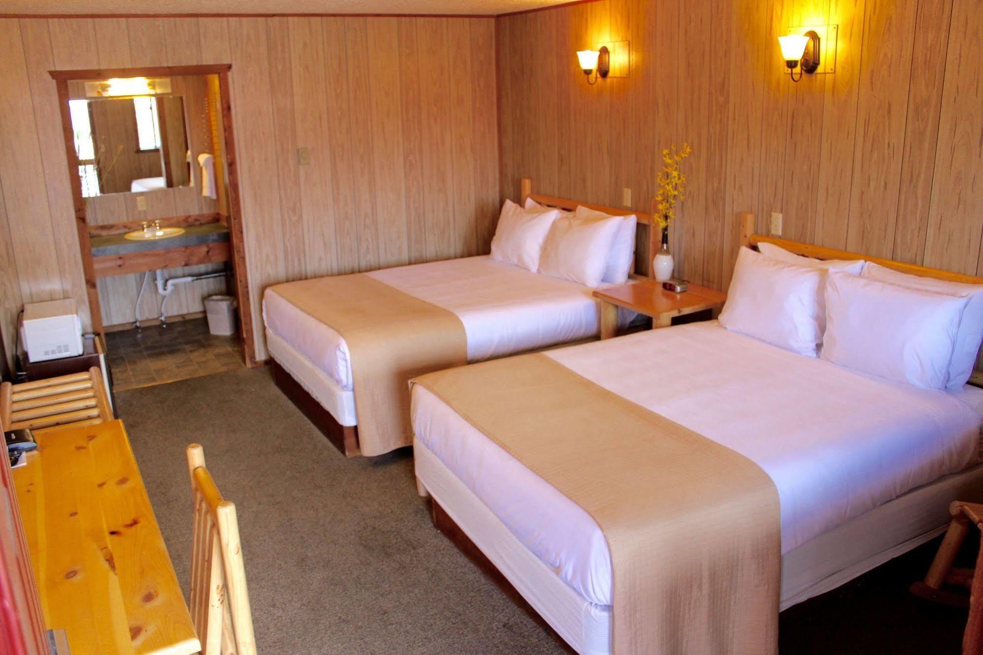 Rustic Inn McCall Bagian luar foto