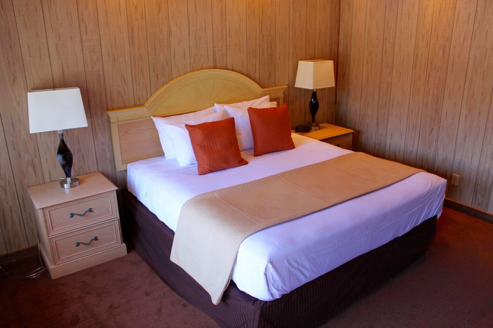 Rustic Inn McCall Bagian luar foto