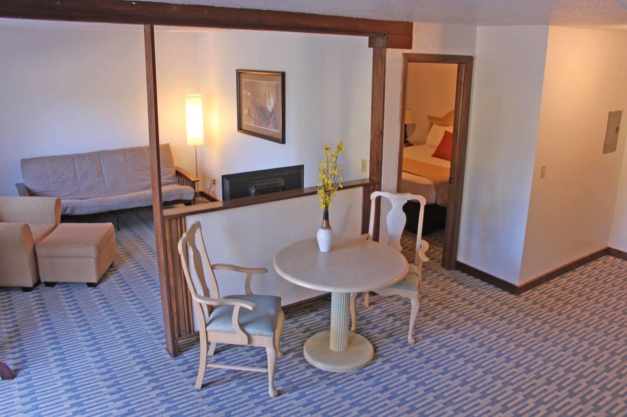 Rustic Inn McCall Bagian luar foto