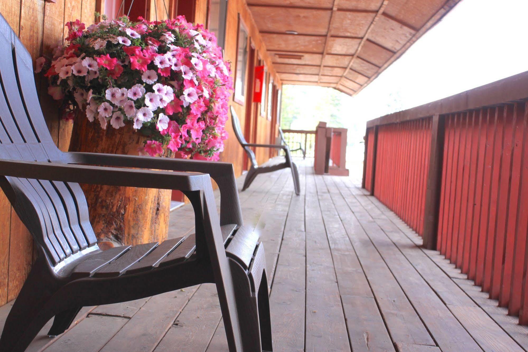Rustic Inn McCall Bagian luar foto